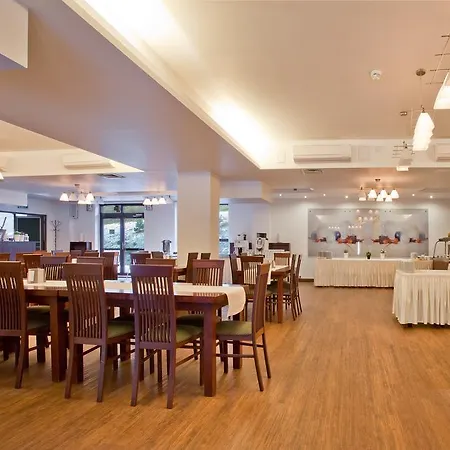 维尔克姆拉滑雪及温泉度假酒店 Piwniczna-Zdroj